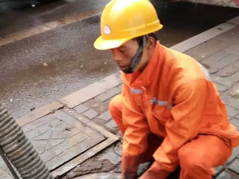 南昌高壓疏通陰溝 濱江豪園污水管道(dào)清洗 随叫(jiào)随到